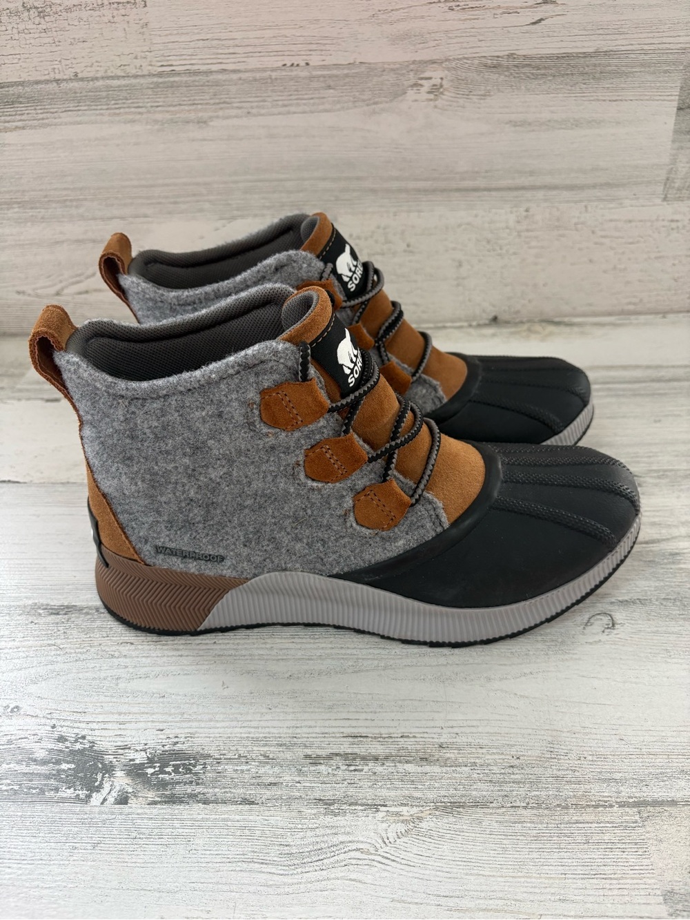 Sorel Size 7 Youth Girls Size 8 Women’s Out N About Waterproof Duck Boots